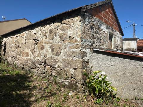 Moradia para Restauro Várzea, Paderne, Melgaço, Viana do Castelo