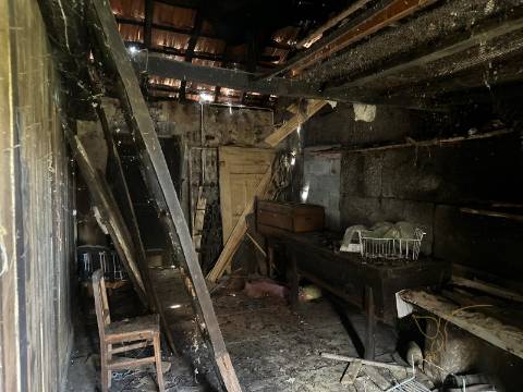 Moradia para restauro na Aldeia Pontes, Castro Laboreiro, Viana do Castelo