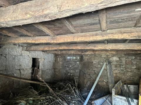 Moradia para restauro na Aldeia Pontes, Castro Laboreiro, Viana do Castelo