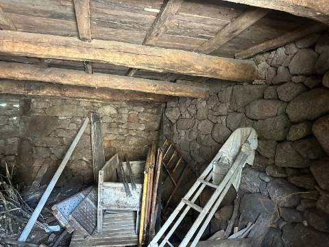 Moradia para restauro na Aldeia Pontes, Castro Laboreiro, Viana do Castelo