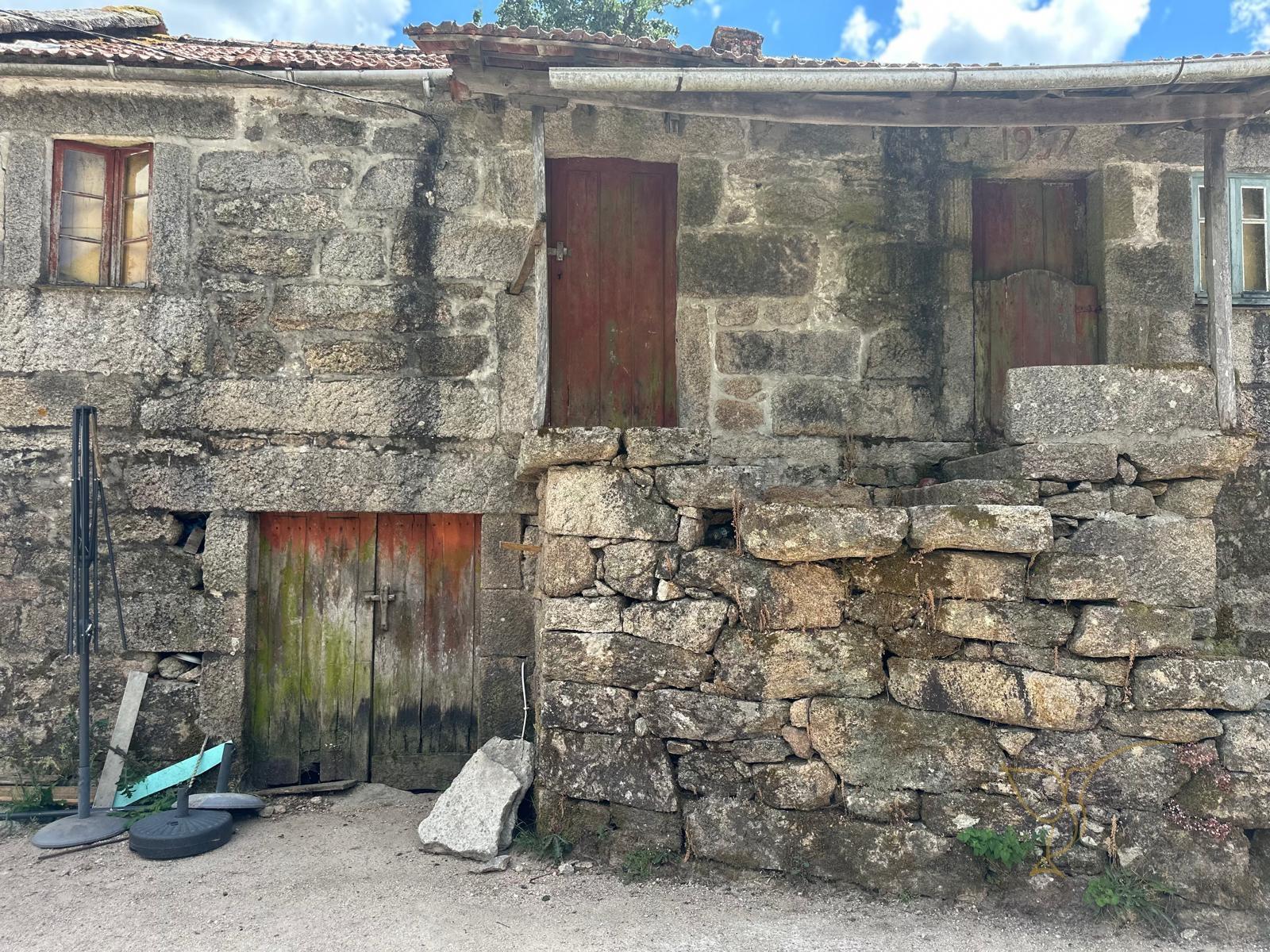 Moradia para restauro na Aldeia Pontes, Castro Laboreiro, Viana do Castelo