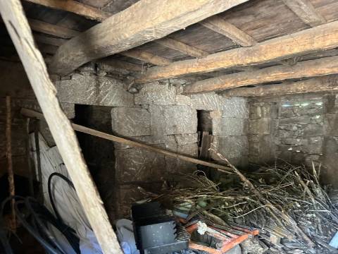 Moradia para restauro na Aldeia Pontes, Castro Laboreiro, Viana do Castelo