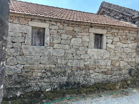 Moradia para restauro em Castro Laboreiro, Viana do Castelo; ImoFaçanha