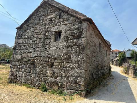 Moradia para restauro em Castro Laboreiro, Viana do Castelo; ImoFaçanha