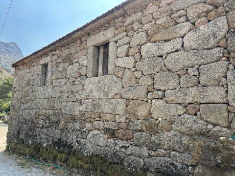 Moradia para restauro em Castro Laboreiro, Viana do Castelo; ImoFaçanha