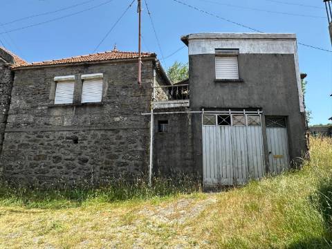 Moradia para restauro em Castro Laboreiro, Viana do Castelo