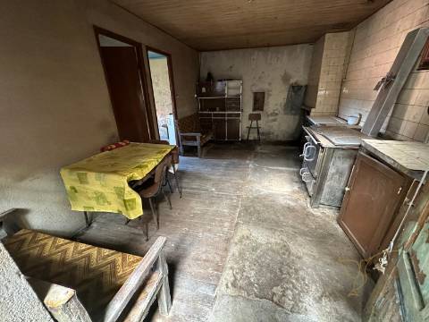 Moradia para restauro em Castro Laboreiro, Viana do Castelo