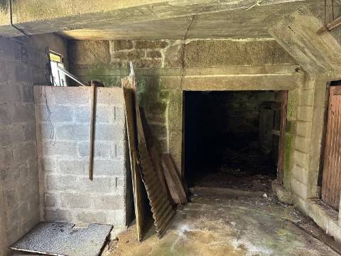 Moradia para restauro em Castro Laboreiro, Viana do Castelo