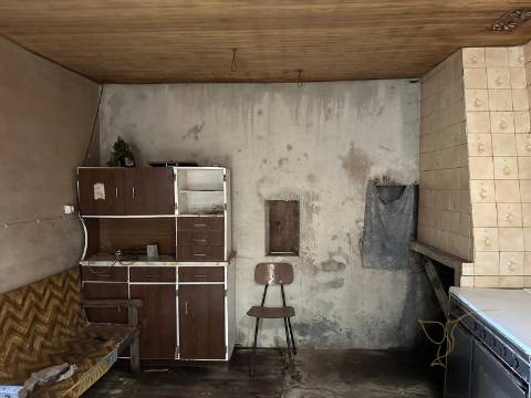 Moradia para restauro em Castro Laboreiro, Viana do Castelo