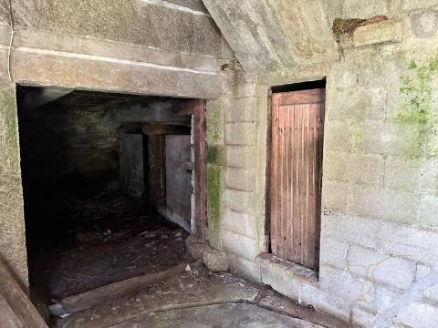 Moradia para restauro em Castro Laboreiro, Viana do Castelo