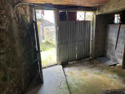 Moradia para restauro em Castro Laboreiro, Viana do Castelo