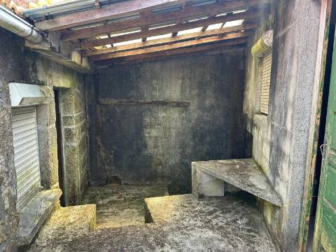Moradia para restauro em Castro Laboreiro, Viana do Castelo