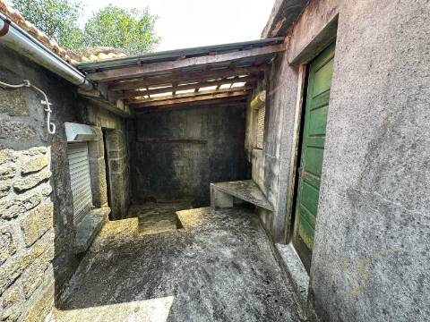 Moradia para restauro em Castro Laboreiro, Viana do Castelo