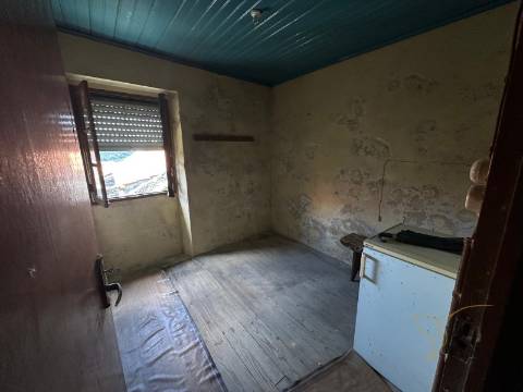 Moradia para restauro em Castro Laboreiro, Viana do Castelo