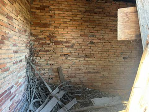 Casa para Restauro na Rua de Prados em Moreira, Monção, com Terreno e Potencial de Construção