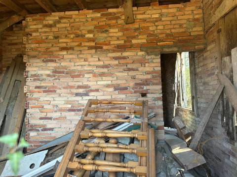 Casa para Restauro na Rua de Prados em Moreira, Monção, com Terreno e Potencial de Construção