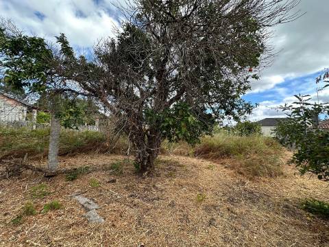 Casa para Restauro com Terreno, em Mazedo, Monção