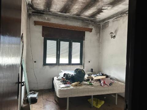 Moradia e Garagem, Vila, Melgaço | Oportunidade de Investimento Imobiliário