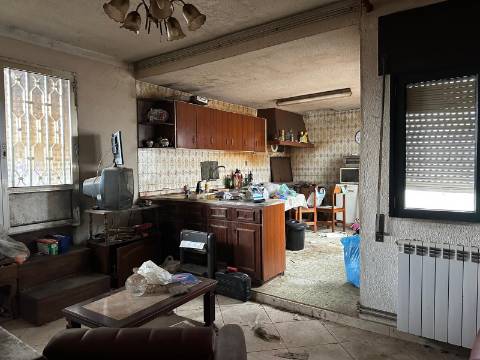 Moradia e Garagem, Vila, Melgaço | Oportunidade de Investimento Imobiliário