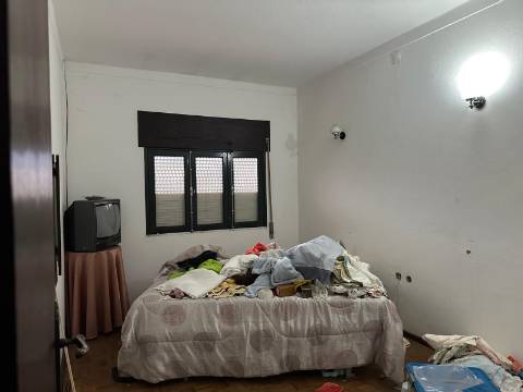 Moradia e Garagem, Vila, Melgaço | Oportunidade de Investimento Imobiliário