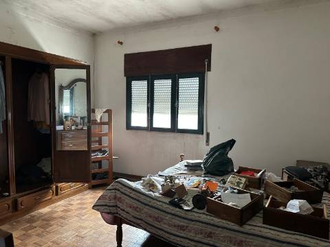 Moradia e Garagem, Vila, Melgaço | Oportunidade de Investimento Imobiliário