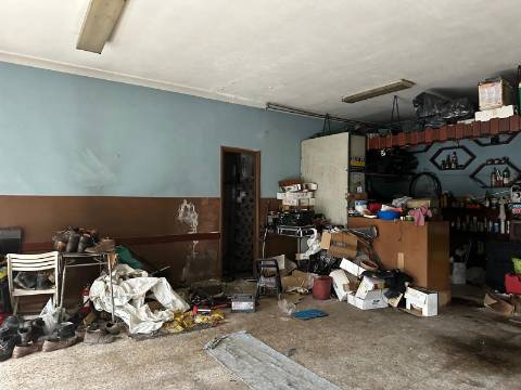 Moradia e Garagem, Vila, Melgaço | Oportunidade de Investimento Imobiliário