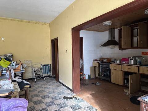 Moradia e Garagem, Vila, Melgaço | Oportunidade de Investimento Imobiliário