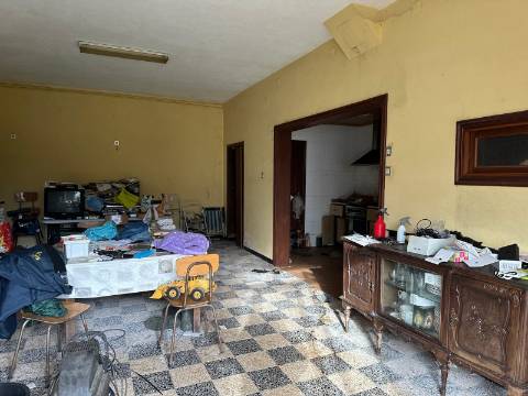 Moradia e Garagem, Vila, Melgaço | Oportunidade de Investimento Imobiliário