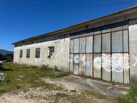 Moradia e Garagem, Vila, Melgaço | Oportunidade de Investimento Imobiliário