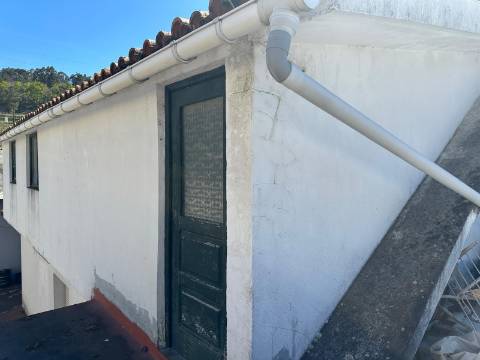 Moradia e Garagem, Vila, Melgaço | Oportunidade de Investimento Imobiliário