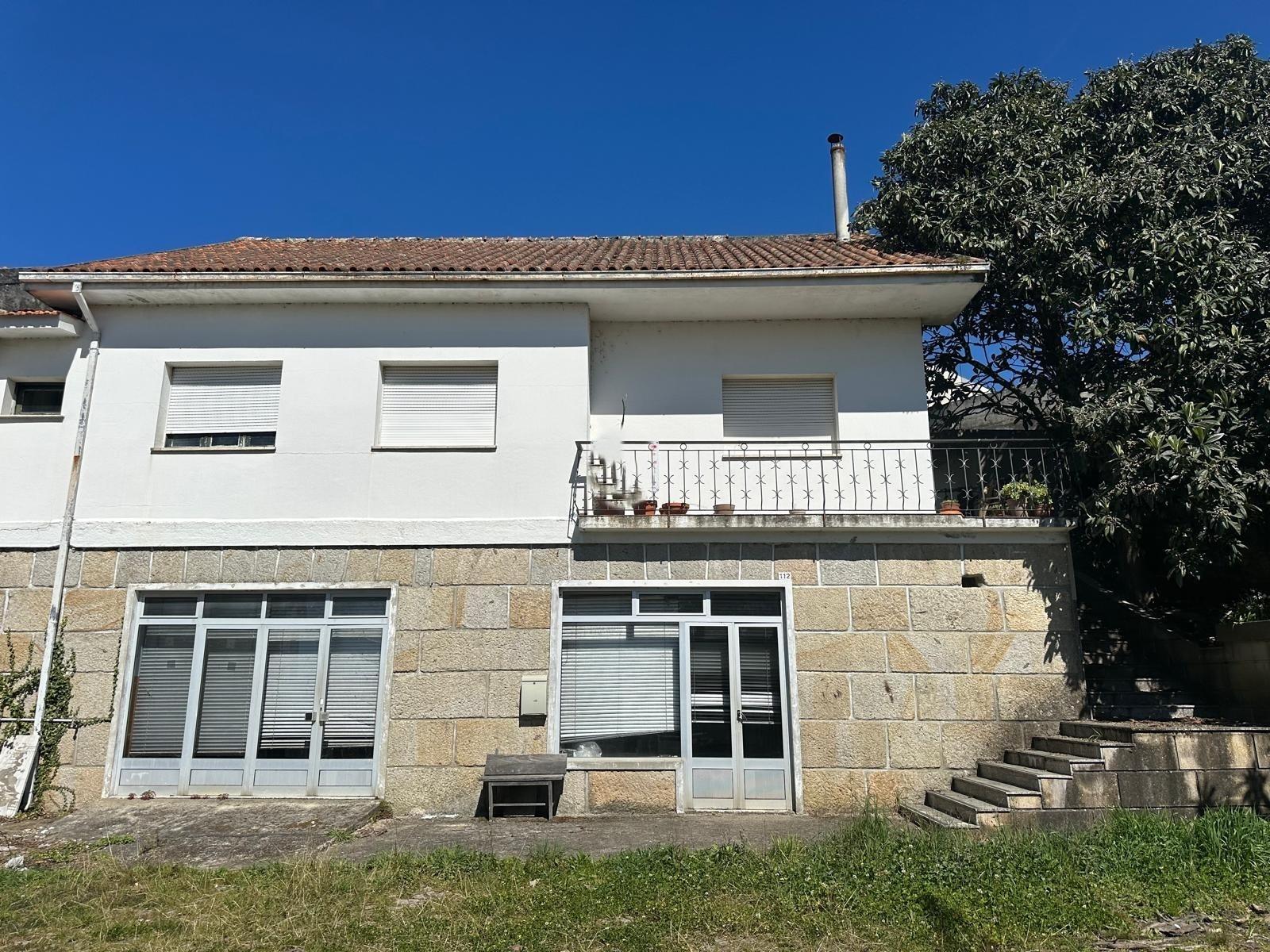 Moradia e Garagem, Vila, Melgaço | Oportunidade de Investimento Imobiliário