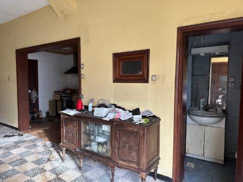 Moradia e Garagem, Vila, Melgaço | Oportunidade de Investimento Imobiliário