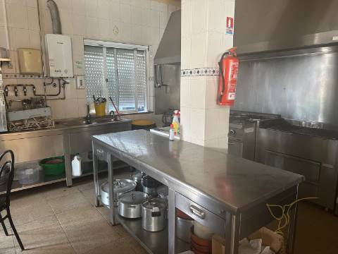 Oportunidade de Arrendamento | Restaurante Equipado em Castro Laboreiro