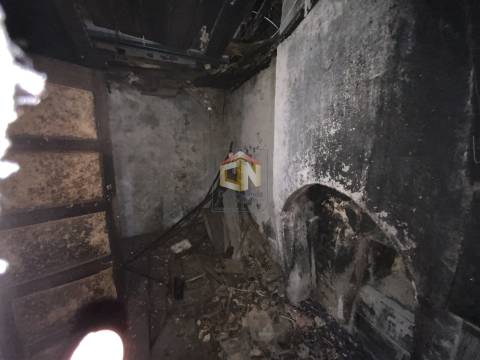 Moradias em granito para reconstrução em Quinta das Vinhas, Sabugal