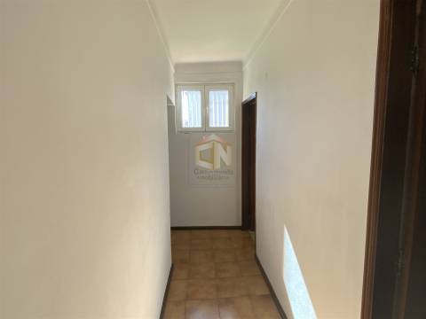 Vende-se Apartamento T2 no centro do Sabugal
