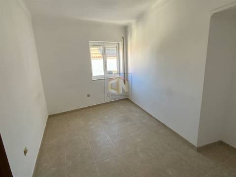 Vende-se Apartamento T2 no centro do Sabugal