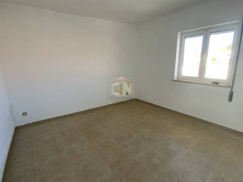 Vende-se Apartamento T2 no centro do Sabugal