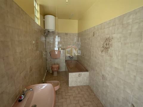 Vende-se Apartamento T2 no centro do Sabugal