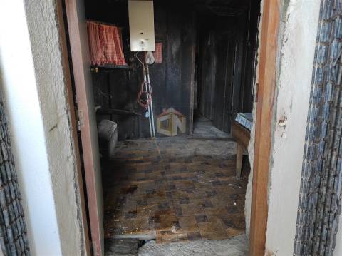 Vende-se Moradia para restaurar na Freguesia de Seixo do Côa