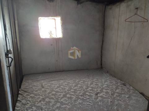 Vende-se Moradia para restaurar na Freguesia de Seixo do Côa