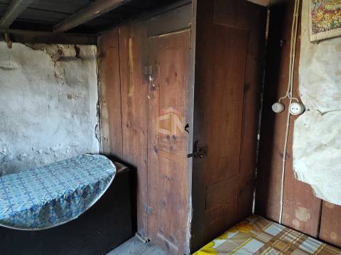 Vende-se Moradia para restaurar na Freguesia de Seixo do Côa