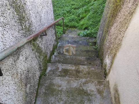 Vende-se Moradia para restaurar na Freguesia de Seixo do Côa