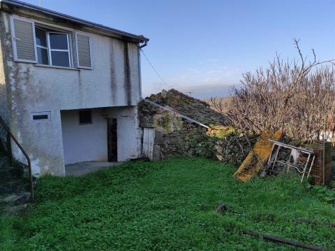 Vende-se Moradia para restaurar na Freguesia de Seixo do Côa