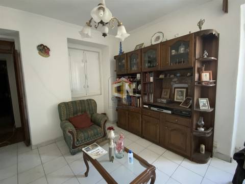 Moradia Geminada V2 com Garagem e logradouro em Sabugal