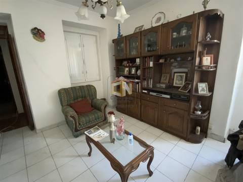 Moradia Geminada V2 com Garagem e logradouro em Sabugal