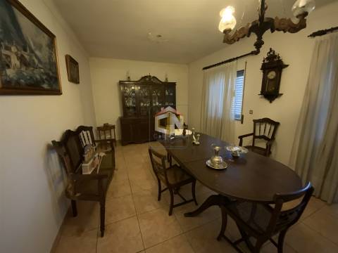 Moradia Geminada V2 com Garagem e logradouro em Sabugal