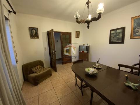 Moradia Geminada V2 com Garagem e logradouro em Sabugal