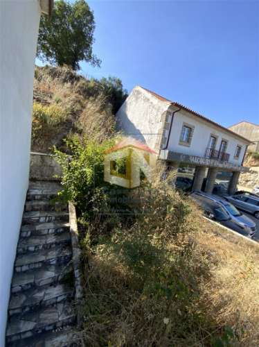 Moradia Geminada V2 com Garagem e logradouro em Sabugal