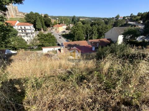 Moradia Geminada V2 com Garagem e logradouro em Sabugal