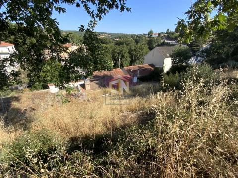 Moradia Geminada V2 com Garagem e logradouro em Sabugal